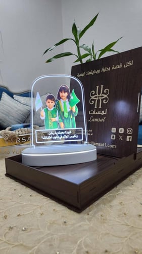 درع مضيئ ب صور عائلتك .