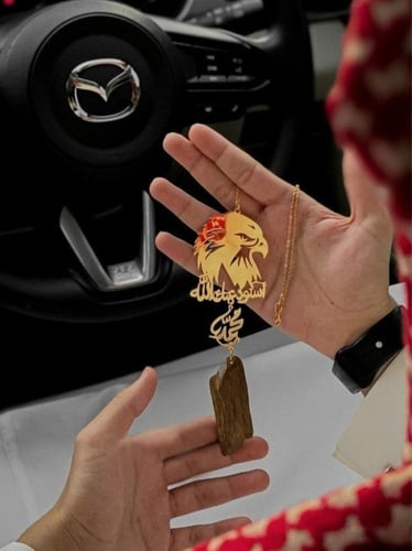 تعليقة الصقر و كسرة العود .