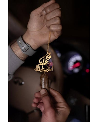 تعليقة حرف او اسم مع استودعتك الله مع حرف عود .