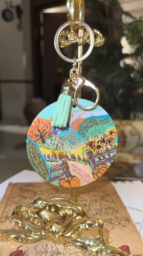 ميدالية أكليرك برسم يدوي حقول الخريف بالذهب