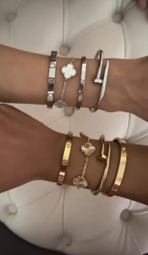 بكج أساور وخاتم الـ "ستاك" (Bracelet Stack Collect...