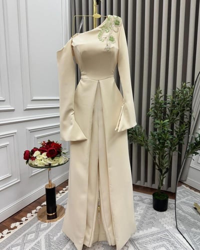 فستان باربي يجمع بين الرقة والفخامة بتطريز يدوي مت...