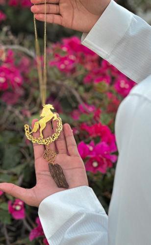 تعليقة حصان بالاسم
