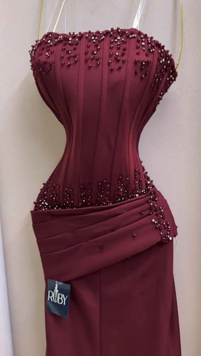 فستان ناعم عودي