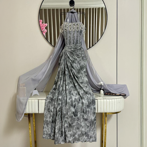 فستان فضي مع نقشه رخاميه