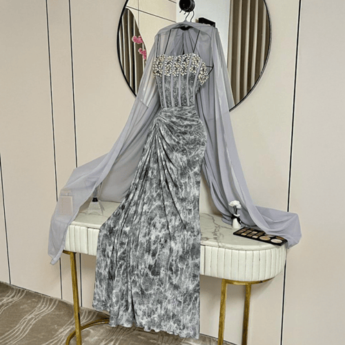 فستان فضي مع نقشه رخاميه