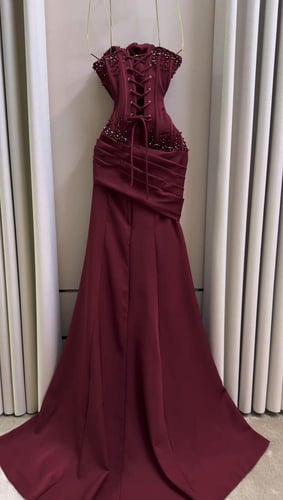 فستان ناعم عودي