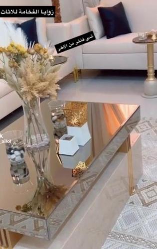 طاوله مع 6 خدمه