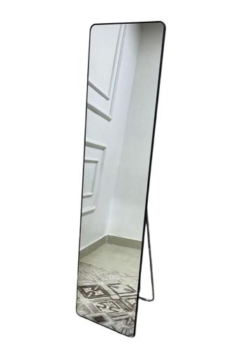 مراية اطار اسود