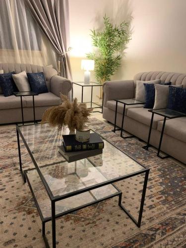 طاولة دورين زجاج لون اسود