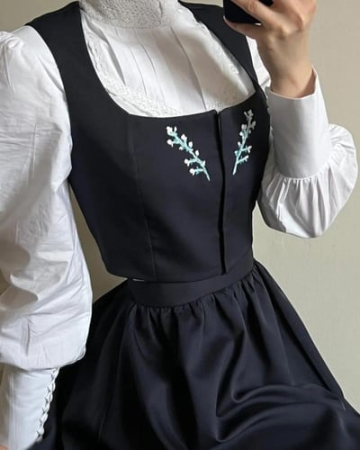 مريول مدرسي انيق وفاخر - متجر تفاصيل