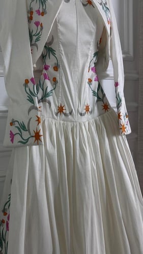 فستان العيد ناعم قطعتين لون بيج - متجر تفاصيل