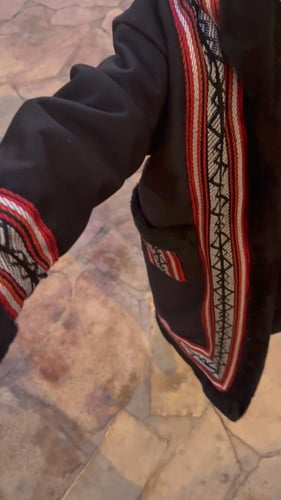 فروة أنيقه بأطراف سدو للأطفال بالاسم