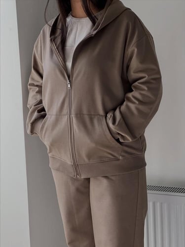 طقم نسائي شتوي فاخر - متجر تفاصيل هذا تعبر عن ذوقك