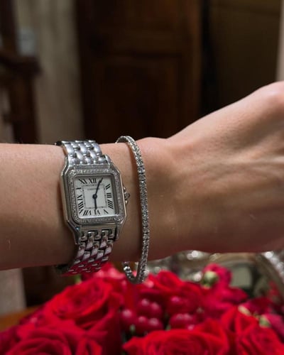 ساعة يد انيقة واسورة تنس - متجر تفاصيل