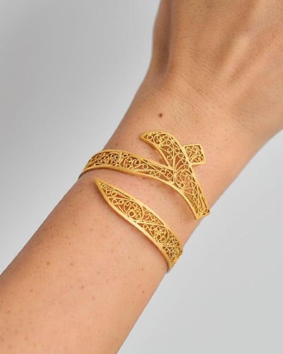 طقم اسورة وخاتم الحرف بتصمم الخط العربي _متجر تفاص...