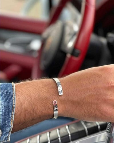 اسوارة بالاسم للرجال