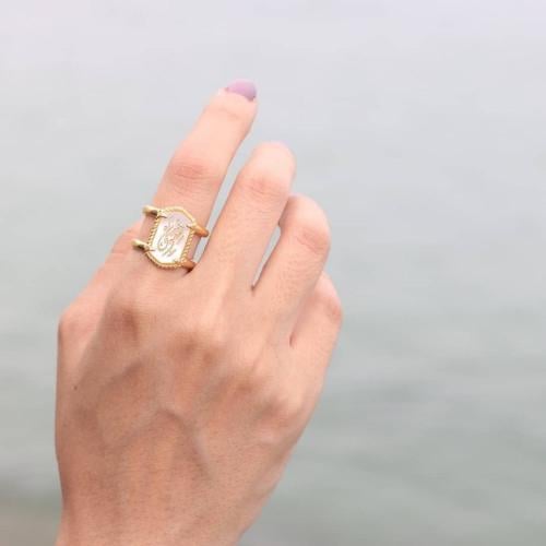 خاتم صدف بالاسم