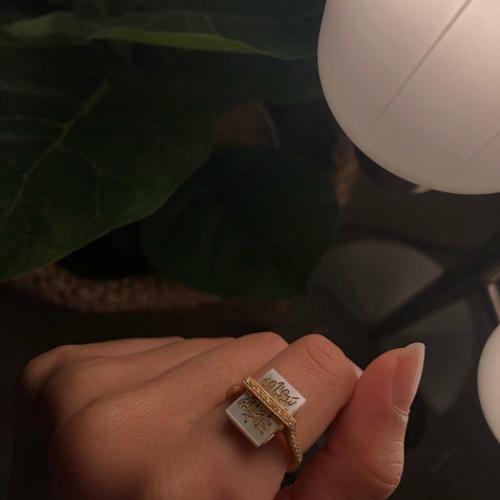 خاتم الصدف مرصع بالزركون