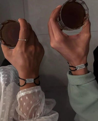 اساور بالاسم والتاريخ حسب الطلب