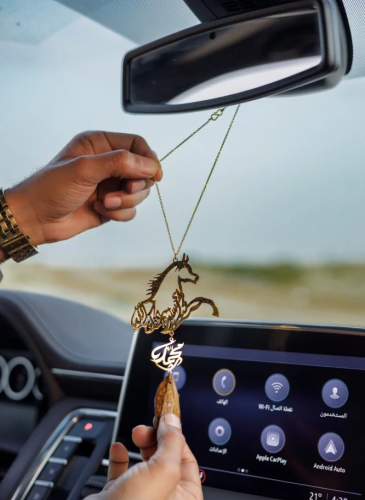 تعليقة خيل مع كسرة العود