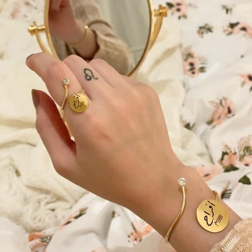 اسوارة بالاسم مطلية ذهب بتصميم فريد