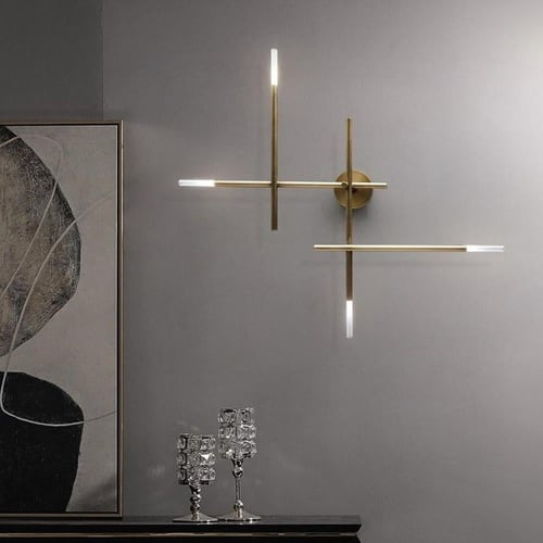 مصباح حائط عصري بخطوط متقاطعة ذهبية