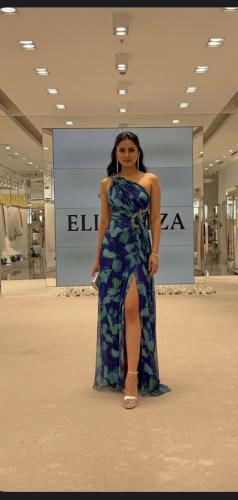 فستان أزرق بحري مع لمسات الاخضر تزينه من الكريستال...