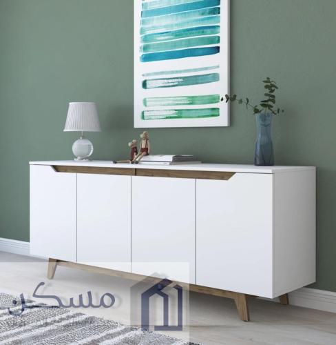 خزانة جانبية بيضاء بأربعة أبواب وأرجل خشبية