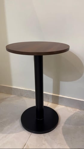 طاولة خدمة بسطح خشب