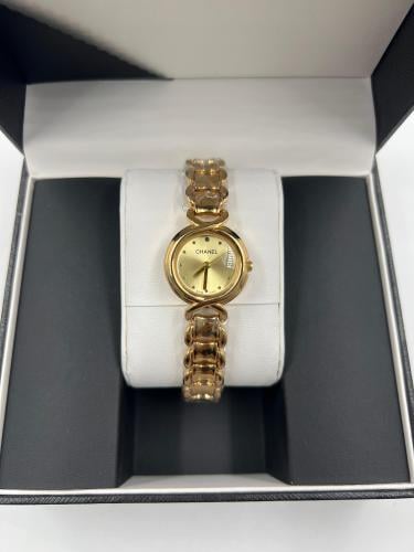 ساعة يد نسائية من ماركة شانيل (Chanel)