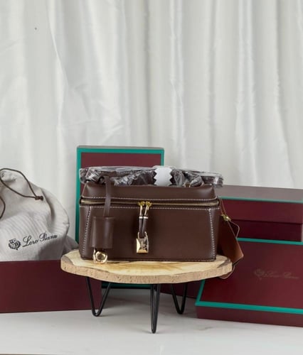 تشكيله جديدة من حقائب اليد النسائية من ماركة لوربي...