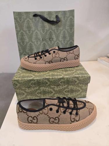 حذاء نسائي كلاسيكي من ماركة قوتشي(Gucci)
