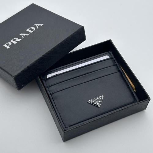 بوك حصري بتشكيلة فخمه من ماركة برادا Prada