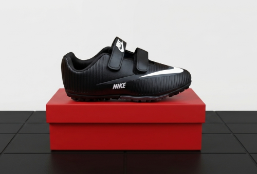 حذاء ولادي كرة قدم من ماركة نايك Nike