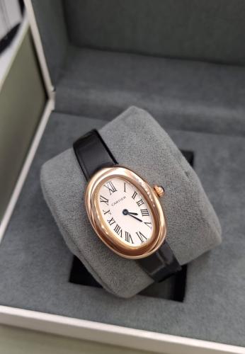 ساعة يد نسائية من ماركة كارتير (Cartier)