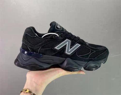 حذاء نسائي من ماركة نيوبلانس (New Balance 9060)