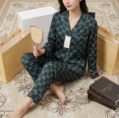 طقم بيجامه نسائي من ماركة قوتشي Gucci