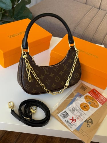 تشكيله متنوعة من حقائب اليد النسائيه من ماركه لويس...