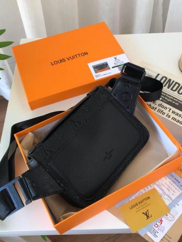 شنطة يد رجالي "S-Lock Sling Bag" من ماركة لويس فوي...