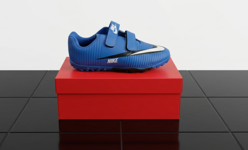 حذاء ولادي كرة قدم من ماركة نايك Nike