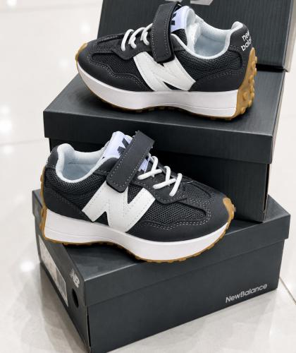 حذاء أطفال من ماركة نيوبلانس New balance