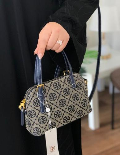تشكيلة متنوعة من حقائب اليد النسائية ، ماركة توري...