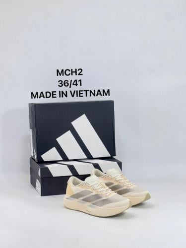 حذاء نسائي من ماركة اديداس (Adidas)-موديل (Adidas...