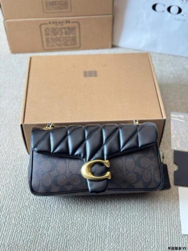 حقيبة يد نسائية من ماركة كوتش (Coach)