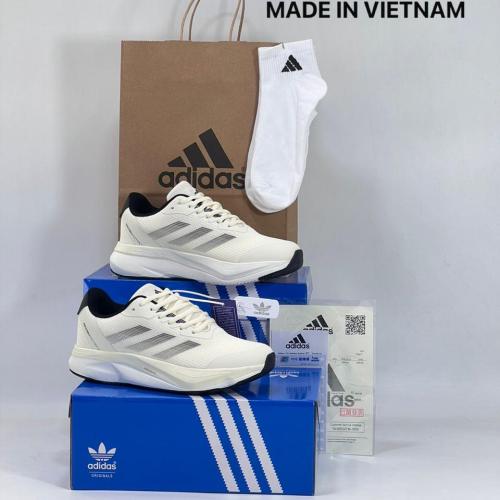 حذاء رجالي رياضي من ماركة اديداس(Adidas)