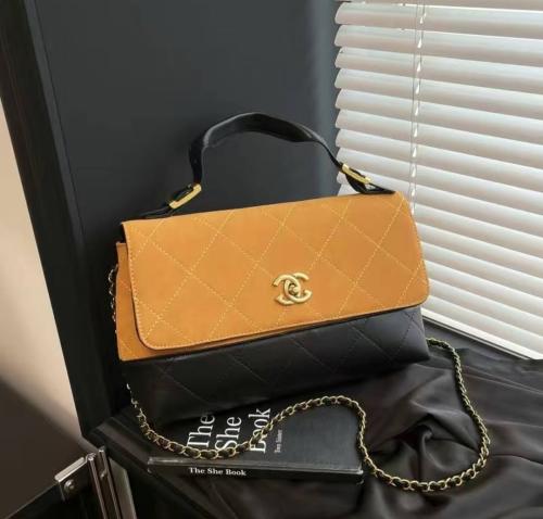 حقيبة يد نسائية من ماركة شانيل(Chanel)