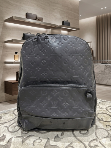 حقيبه ظهر من ماركة لويس فيتون(Louis Vuitton)