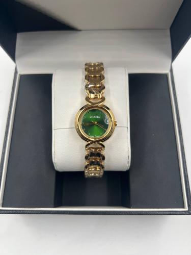 ساعة يد نسائية من ماركة شانيل (Chanel)