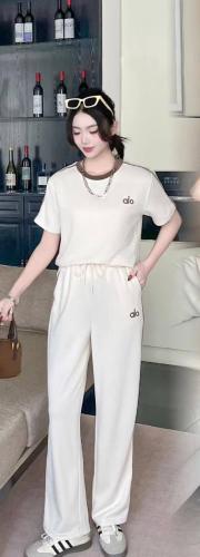 طقم نسائي من ماركة الو alo